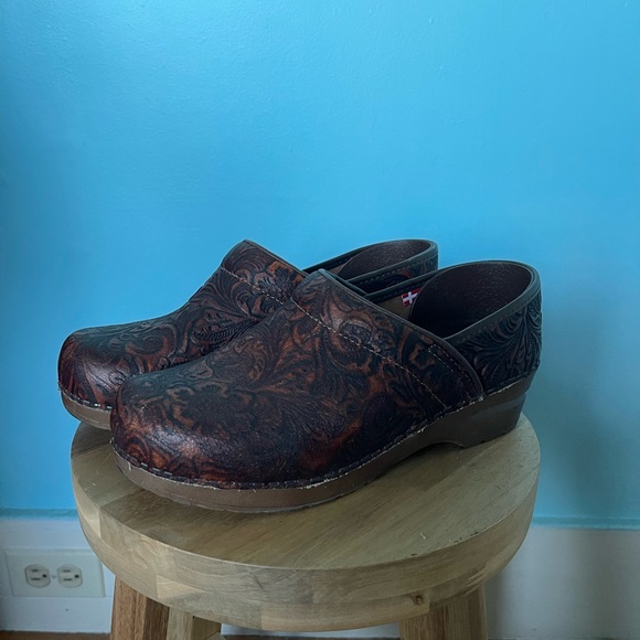 Sanitas Brown Embossed Clogs - Picture 4 of 6
